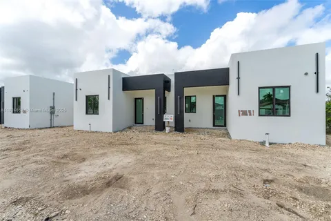 12387 SW 220th St, Miami FL 33170