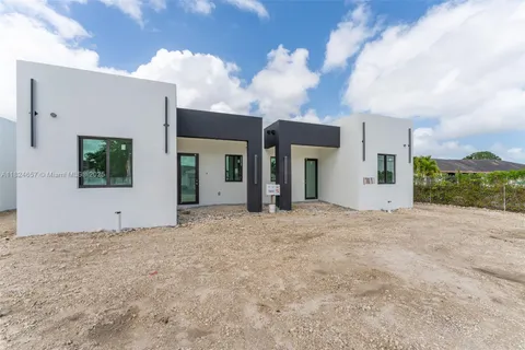 12387 SW 220th St, Miami FL 33170