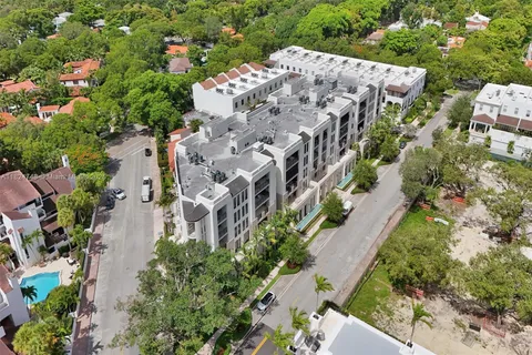 718 Valencia Ave # 204, Coral Gables FL 33134