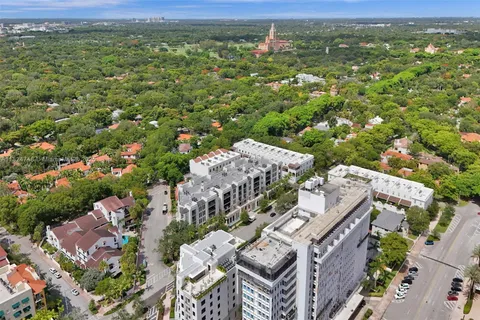718 Valencia Ave # 204, Coral Gables FL 33134