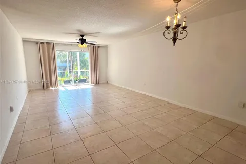 2200 Diana Dr # 216, Hallandale Beach FL 33009
