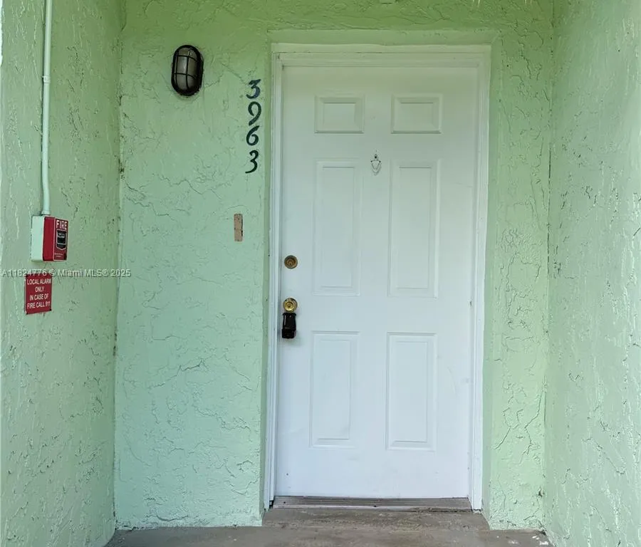 3963 NW 87th Ave # 0, Sunrise FL 33351