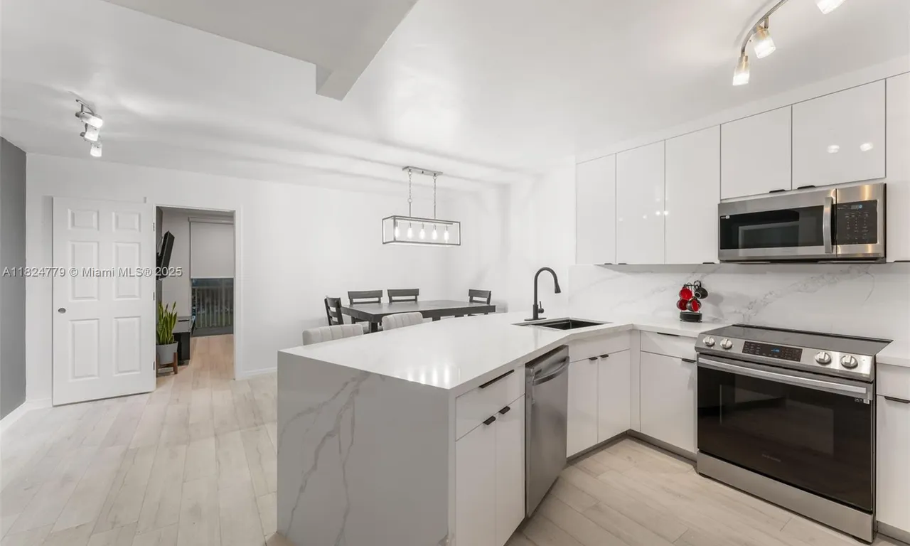 1780 NE 191st St # 2, Miami FL 33179