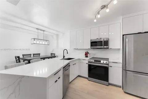 1780 NE 191st St # 2, Miami FL 33179