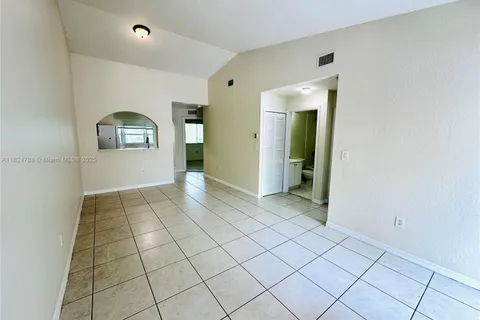 1251 SE 28th Ct # 203, Homestead FL 33035