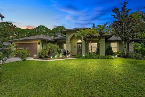 1025 SW Placetas Ave, Port St. Lucie FL 34953