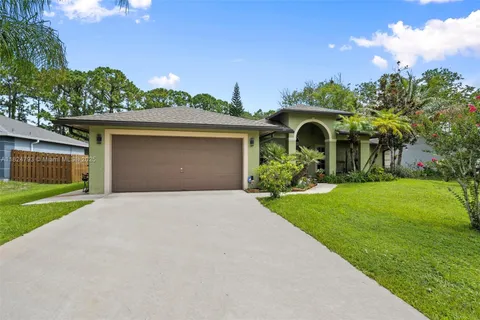 1025 SW Placetas Ave, Port St. Lucie FL 34953