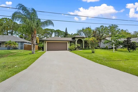 1025 SW Placetas Ave, Port St. Lucie FL 34953