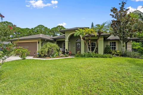 1025 SW Placetas Ave, Port St. Lucie FL 34953