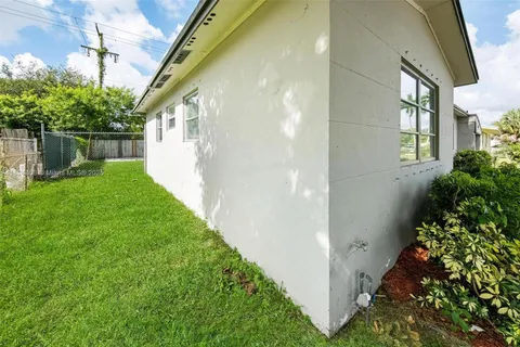 3460 NW 1st St, Lauderhill FL 33311
