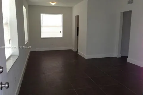 1794 Normandy Dr # 3, Miami Beach FL 33141