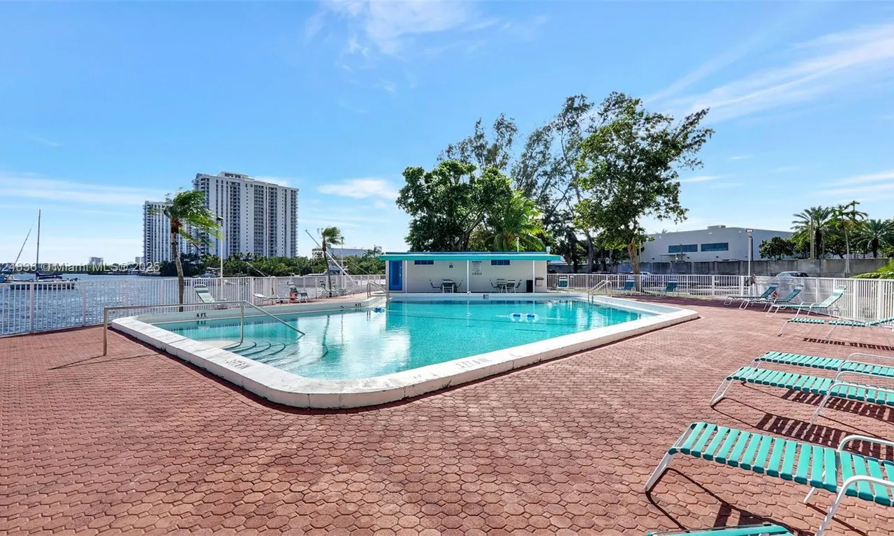 2905 Point East Dr # L208, Aventura FL 33160