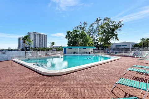 2905 Point East Dr # L208, Aventura FL 33160