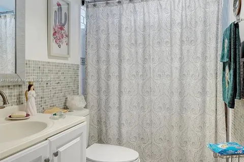 2905 Point East Dr # L208, Aventura FL 33160