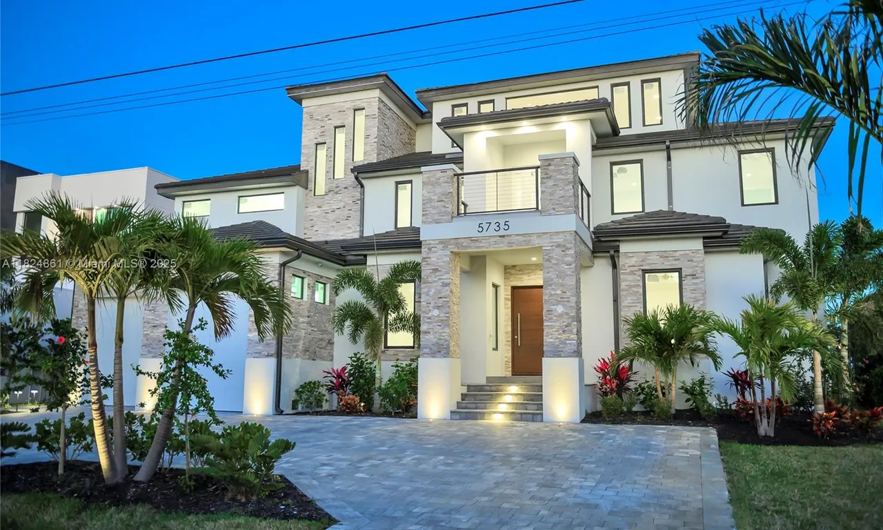 5735 Riverside Dr, Cape Coral FL 33904