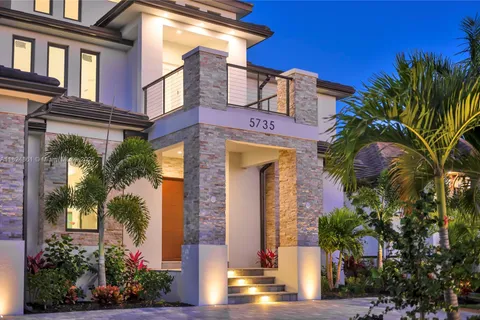 5735 Riverside Dr, Cape Coral FL 33904