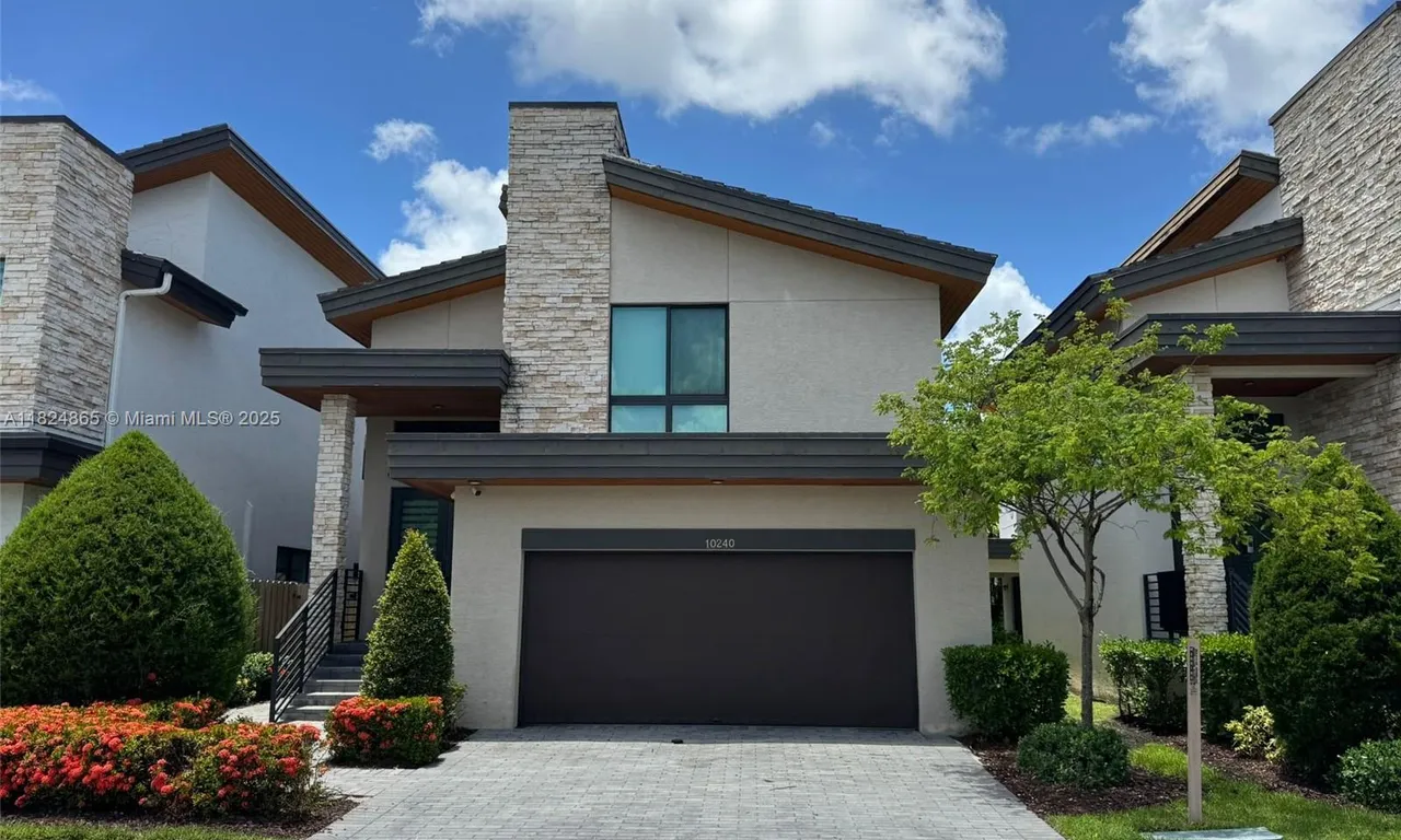 10240 NW 76th Ter, Doral FL 33178