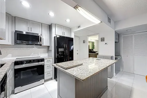 101 E Mcnab Rd # 311, Pompano Beach FL 33060