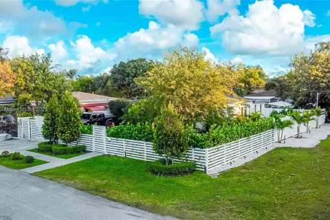 532 NW 100th St, Miami FL 33150