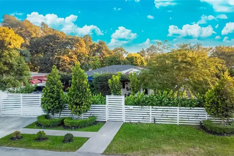 532 NW 100th St, Miami FL 33150