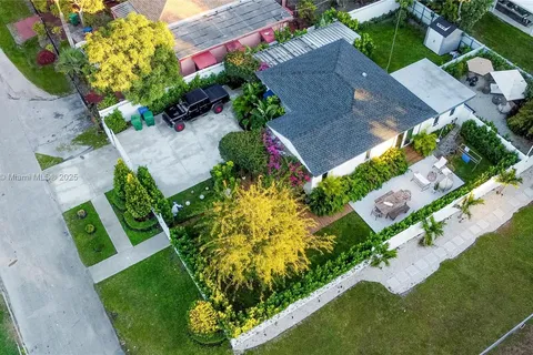 532 NW 100th St, Miami FL 33150