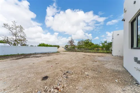 12393 SW 220th St, Miami FL 33170