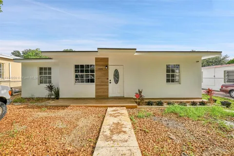 1355 NW 121st St, North Miami FL 33167