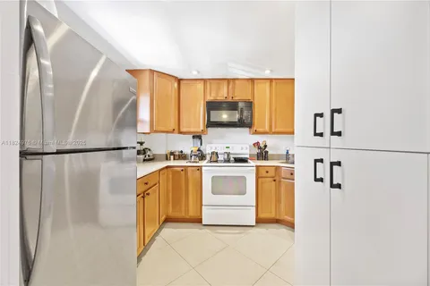 114 Royal Park Dr # 2B, Oakland Park FL 33309