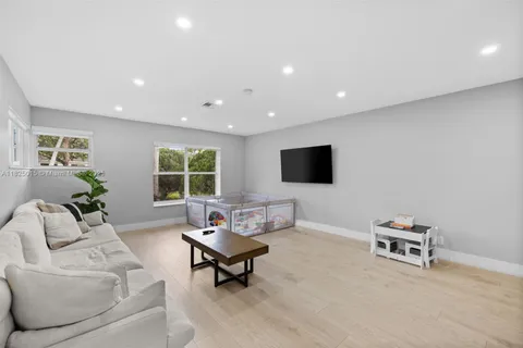 10650 NE 11th Ct, Miami Shores FL 33138