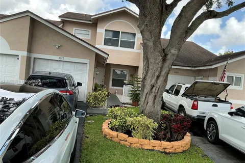 4925 W Lakes Dr, Deerfield Beach FL 33442