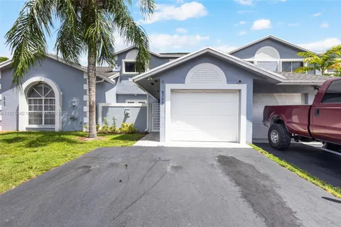 9726 SW 142nd Pl, Miami FL 33186