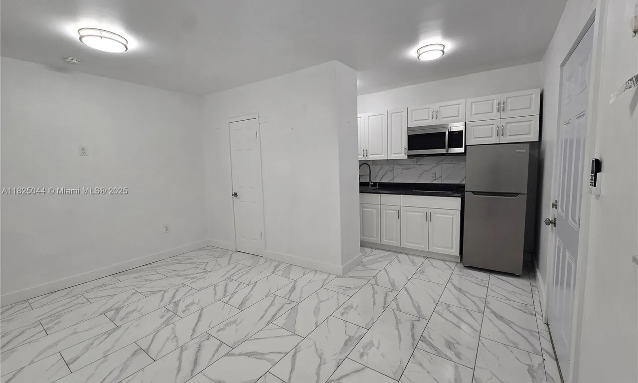 1230 NW 70 st # 1230, Miami FL 33147