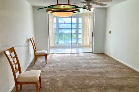 9041 Sunrise Lakes Blvd # 208, Sunrise FL 33322