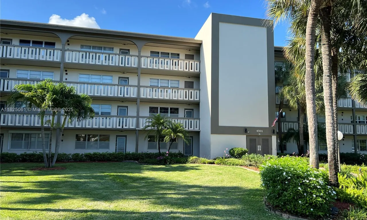 4701 Martinique Dr # F1, Coconut Creek FL 33066