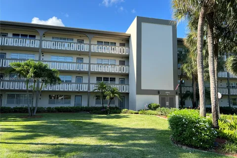 4701 Martinique Dr # F1, Coconut Creek FL 33066
