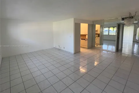 4701 Martinique Dr # F1, Coconut Creek FL 33066