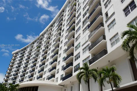 6039 Collins Ave # 923, Miami Beach FL 33140