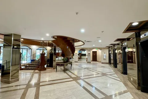 6039 Collins Ave # 923, Miami Beach FL 33140