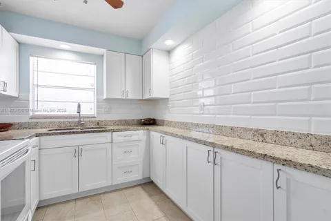 1200 Tallwood Ave # 109, Hollywood FL 33021