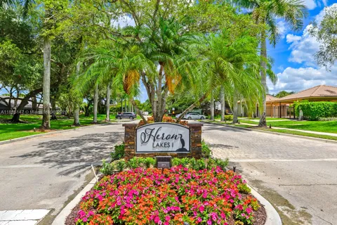 2202 Charleston, Weston FL 33326