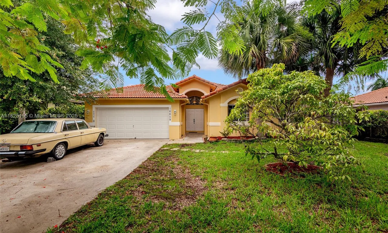 16859 Crestview Ln, Weston FL 33326