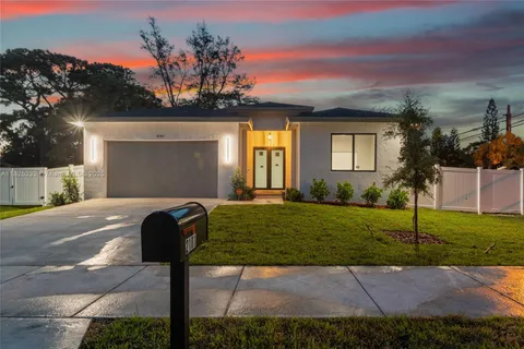 2101 NW 27th St, Oakland Park FL 33311