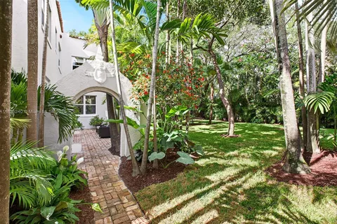 58 NE 44th St, Miami FL 33137