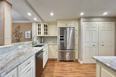 7340 Lake Cir Dr # 207, Margate FL 33063