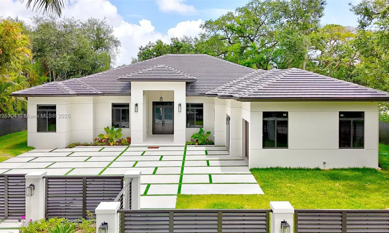 7025 SW 80th Ct, Miami FL 33143