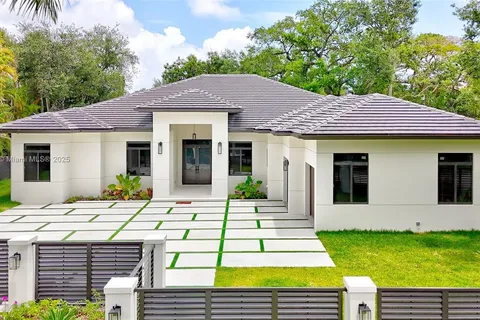 7025 SW 80th Ct, Miami FL 33143