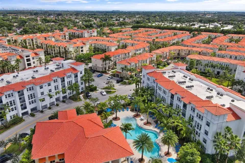 10170 SW 7th St # 402, Pembroke Pines FL 33025