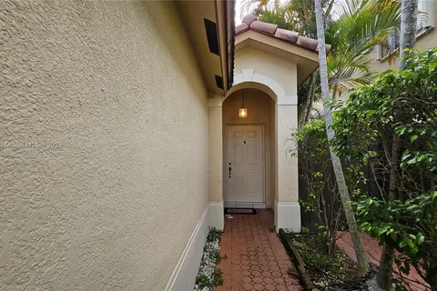5084 NW 112th Ct, Doral FL 33178