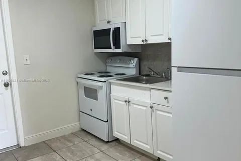 4141 SW 20th St # 3, West Park FL 33023