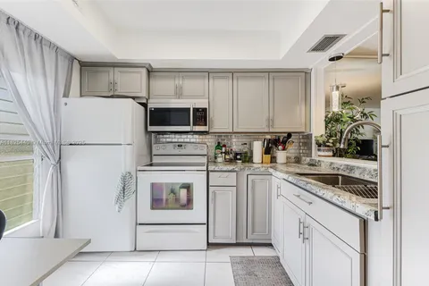 1333 E Hallandale Beach Blvd # 311, Hallandale Beach FL 33009